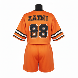 Conjunto Deportivo Corto de Malla de Poliéster Transpirable Premium para Mujer, Color Naranja, con Logotipo Aplicado por Transferencia Térmica - Product Image 2