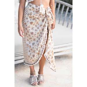 Vestido Poncho Largo y Fluido Diseñado para Mujeres que Buscan Comodidad con Estilo, Ajuste Relajado y un Atractivo de Moda Cotidiano Atemporal - Product Image 6