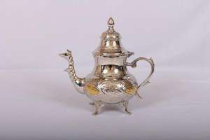 Tetera con estilo martillado de latón puro con asa para servir té, vajilla de café, tetera de Metal con asa grande para Hotel - Product Image 2