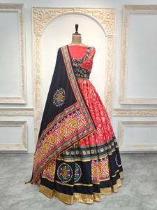 Superhit เเก็ตต์เผ้าขนแกะหนังเทียมมาใหม่งานปักลาย bandhani งานเย็บแบบพิเศษสำหรับงานปาร์ตี้งานเย็บเต็มรูปแบบที่กำลังมาแรง - Product Image 5