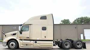 Offres Authentiques Prêtes à l'Exportation 2022 : Semi-remorque 579 Sleeper - Cabine surélevée Paccar 510HP 12 vitesses AMT, Prête à l'Exportation Mondiale - Product Image 4