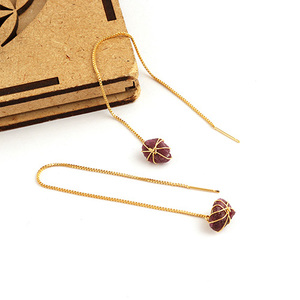 Boucles d'oreilles pendantes de styliste en fil de rubis brut, bijoux en plaqué or - Product Image 5