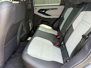 SUV Compacto de Lujo Moderno Usado 2025 P250 Dynamic SE con Motor Turbo y Transmisión Automática Suave, Suministrado desde Japón - Product Image 4