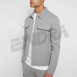 Ensemble de jogging durable avec logo personnalisé pour homme Survêtement cargo tendance avec tissu écologique Coupe moderne Style inspiré de la mode - Product Image 3