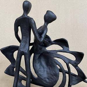 AK Laiton Moderne Métal Artisanat Sculpture De Table Couple Statue en Finition Noire Romantique Salon Décor pour Cadeaux - Product Image 3