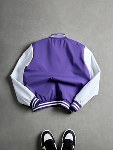 เสื้อแจ็คเก็ตบอมเบอร์ทรงหลวม ผ้าขนสัตว์รักษ์โลก สไตล์วินเทจ คอตั้ง สีพื้น สำหรับฤดูหนาว ปักโลโก้ด้านหน้าได้ตามต้องการ สำหรับทุกเพศ - Product Image 2