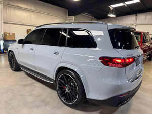Luxe et innovation réunis : Mercedes-Benz GLS AMG GLS 63 4MATIC 4 portes SUV 2024 - Product Image 2