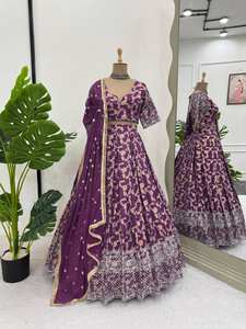 Elegante Lehenga Choli con Hilo Jequrd y Lentejuelas, con Dupatta, Semi-Confeccionado - Product Image 3