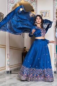 Conjunto de Lehenga Choli de Seda Azul Real Unity Luxure con Bordado Intenso y Dupatta a Juego, Ropa de Boda Premium - Product Image 3