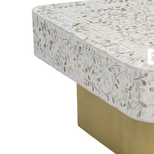 Table basse en bois UrbanLuxe, table de salon carrée moderne avec finition en bois naturel et rangement - Product Image 1