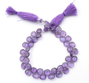 สร้อยคอพลอยเพอริดอทสำหรับผู้หญิง ประดับด้วยพลอยสีม่วงธรรมชาติทรงหยดน้ำ ดีไซน์แบบเส้นบางเบาจากอินเดีย - Product Image 4