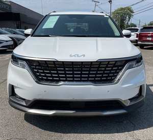 Sparkling White 2024 Carnival SX Left FWD Van d'occasion automatique avec jantes en alliage R17, sièges en cuir, système de navigation et toit panoramique - Product Image 1