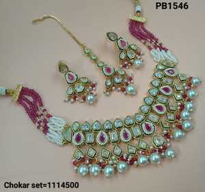 Collier ras du cou indien élégant FancyTraditional Motipearl & Kundan collier de perles Kundan ton or avec ensemble de boucles d'oreilles assorties femmes - Product Image 3