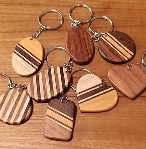 Porte-clés en bois de qualité supérieure pour clés de voiture et de vélo Design minimaliste avec finition naturelle pour un look classique - Product Image 5