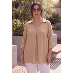 Chemisier en modal grande taille avec accessoire collier, beige - Product Image 1