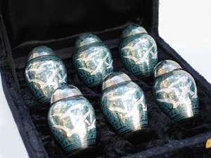 Fabricante de urnas de recuerdos de aspecto real de lujo Precios baratos Urnas de cenizas de recuerdo Artesanías indias de urnas funerarias de recuerdo de latón - Product Image 6