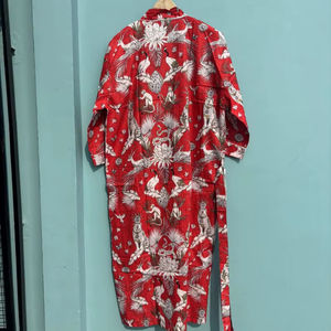 Bata Kimono de Algodón con Estampado Floral Rojo, Estilo Boho - Product Image 1