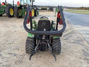 Tracteur agricole compact d'occasion John Deere 1023E 45HP, fourni par l'usine |   Équipement agricole de type chenille/à roues - Product Image 4