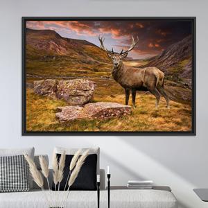Lienzo con Estampado de Cuerno de Ciervo: Impresión Artística de Animal Majestuoso para Decoración del Hogar, Lienzo con Marco NEGRO - Product Image 1
