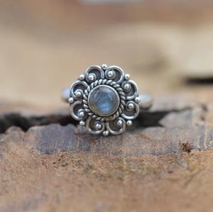 Labradorita 925 Anillo de piedras preciosas de plata esterlina Piedra lunar negra Anillo de flor pequeña Joyería elegante hecha a mano - Product Image 2