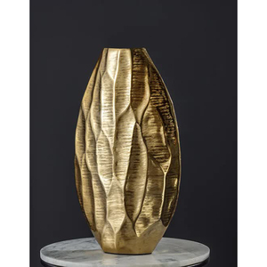 Vase à fleurs en métal fait à la main fini or 2025 et pour la maison Vase en métal décoratif de table - Product Image 3