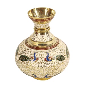 Vase à fleurs en laiton de haute qualité paon gravé multicolore avec finition polonaise pour la décoration de table et la décoration de table - Product Image 1