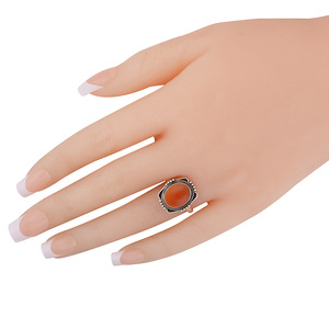 แหวนทองเหลืองออกซิไดซ์ที่มีเสน่ห์สำหรับทั้งชายและหญิงรูปวงรีสไตล์งานอัญมณีคาร์เนเลียนที่ทันสมัยสำหรับงานเลี้ยงแบบคลาสสิก - Product Image 2