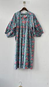 เดรสมิดิผ้าฝ้าย100% พิมพ์ลายดอกไม้เนื้อผ้านุ่มระบายอากาศได้ดีมีสายคล้องคอลึกพิมพ์ลายดิจิตอลสำหรับฤดูร้อน - Product Image 6