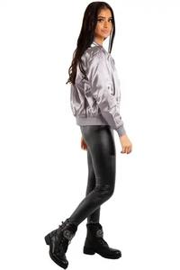 Blouson aviateur en peau de mouton chaud pour femme au meilleur prix, avec impression de logo personnalisée, réversible et écologique pour une utilisation en extérieur - Product Image 3