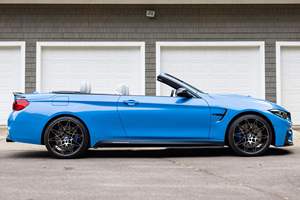 BMW M4 Cabriolet 2018 d'occasion avec pack Competition (conduite à gauche/droite) - Product Image 2