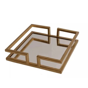 Plateau carré en corail plaqué or avec lot de 2 plateaux de service de restaurant en métal pour café, thé et boisson Plateau à vin de bar - Product Image 3