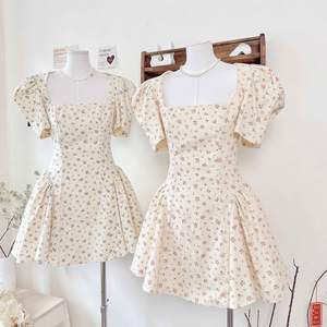 Robe courte à col carré en coton à fleurs mignonne pour femmes - Product Image 1