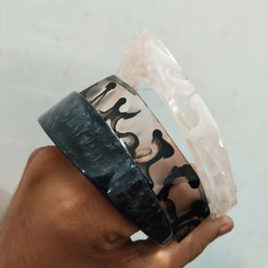 Juego de brazaletes de resina pintados a mano con diseños de animales y lunares para eventos de playa o montaña Estilo Ángel para regalar o usar - Product Image 1