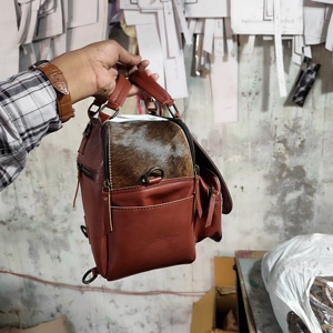 Mochila occidental de piel de vaca Natural para mujer, bolso de otoño, bolsas de transporte ocultas, decoraciones de flores con borlas - Product Image 2