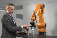 Bras robotisé industriel KUKA KR 25 R3100-2 à 6 axes, charge utile de 25 kg, portée de 3100 mm, moteur et boîte de vitesses, pour poste de travail de soudage à l'arc automatisé