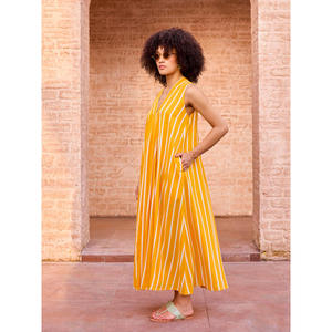 Robe longue en mousseline rayée sans bretelles avec imprimé frangipanier pour les célébrations de jour - Product Image 3