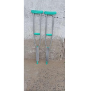 Béquilles d'avant-bras réglables médicales professionnelles avec pointe absorbant les chocs à poignée souple et support de bras de sécurité disponibles à la vente - Product Image 2