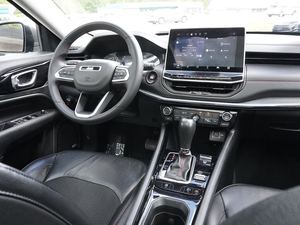 Sparkling Used 2023 Jeep Compass Trailhawk 4WD con ruedas de aleación Asientos de tela Sistema de navegación Asiento calentado Arranque remoto Techo solar - Product Image 6