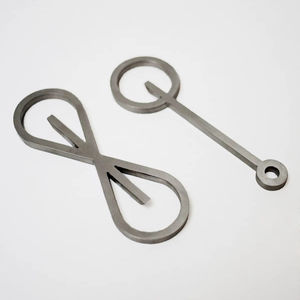 Ouvre-bouteille en métal portable, profil fin, pratique pour les voyages, accessoire de bar, événements en plein air, camping, pique-niques, outil pratique - Product Image 1