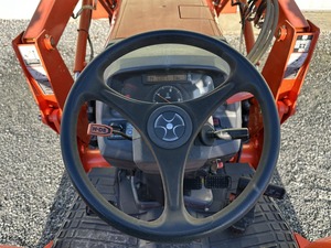 Mini tractor retroexcavador Kubota L3940 4X4 diésel, perfecto para las necesidades agrícolas modernas, con motor eficiente y fácil operación. - Product Image 6