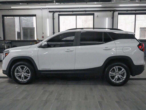 GMC Terrain SLE Turbo AWD 2023, sièges en cuir, faible kilométrage, prix compétitif, en stock, prêt à être expédié - Product Image 4