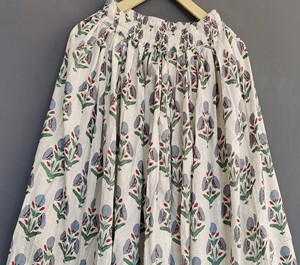 กระโปรงแม็กซี่ผ้าฝ้ายลายดอกไม้สำหรับผู้หญิง สไตล์พันรอบ ระบายอากาศได้ดี เหมาะสำหรับใส่ไปเที่ยวทะเลในฤดูร้อน มีไซส์พลัส เอวธรรมชาติ เหมาะสำหรับงานที่เป็นทางการ - Product Image 2