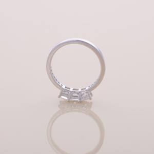 Anillo de Diamantes de Tres Piedras con Corte Princesa de 3.44ct Cultivado en Laboratorio, Plata de Ley 925 Sólida, Chapado en Rodio, Certificado IGI, Minimalista - Product Image 5