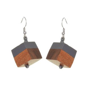 Recién llegado, Pendientes colgantes de cubo de madera natural y resina gris de lujo para mujer para fiestas - Product Image 5