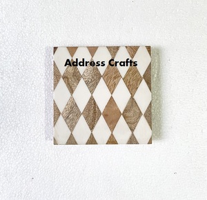 Posavasos Cuadrados de Madera/Resina Hechos a Mano, Duraderos, Antideslizantes, Ecológicos y Decorativos para Hogar, Hotel y Restaurante - Product Image 3