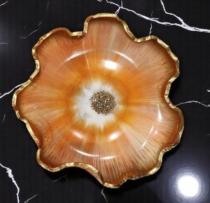 Cuenco de resina tradicional hecho a mano con giro contemporáneo adecuado para mesas de diseño de interiores que sirven reuniones festivas - Product Image 4