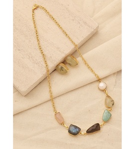 Elegante Collar Clásico de Piedras con Cadena de Eslabones para Mujer, Diseño Atemporal y Piedras Brillantes para Uso Diario y Ocasiones Especiales - Product Image 1