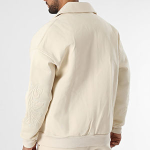 Chaqueta de invierno recortada de lana 100% personalizada para hombre Stand Varsity Bomber Impermeable bordado de letras Servicio OEM - Product Image 6