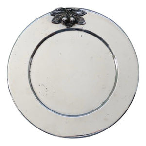Plateau de service rond vintage en métal argenté avec motif de cerise en relief, élégant et moderne, plateau décoratif en vente - Product Image 1