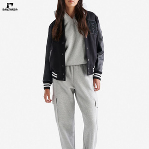 Chaquetas universitarias Letterman con mangas de cuero bordadas personalizadas de alta calidad, chaqueta de tela con capucha negra - Product Image 3